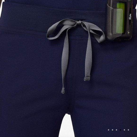 FIGS Livingston Basic Scrub Pants (Regular) - Picture 5 of 6